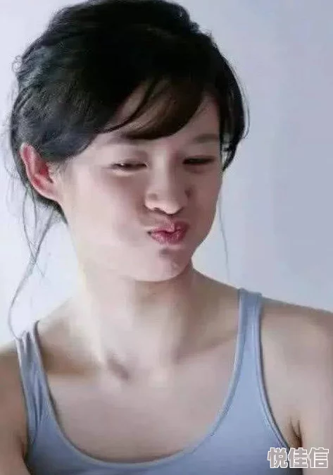 jizzjizz成熟丰满老妇，真是让人惊叹的魅力，岁月在她身上留下了独特的风韵