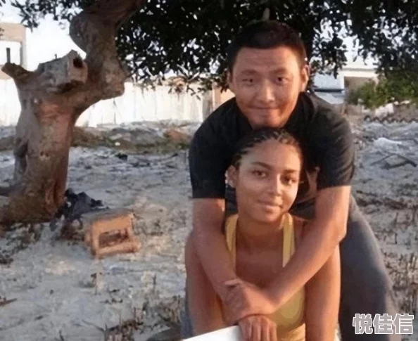 男人扒开近日一项研究显示男性在情感表达上更为开放，促进了心理健康和人际关系的改善