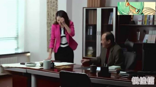 商务旅行戴绿帽子的女老板同房她在会议期间意外发现了合作伙伴的秘密计划