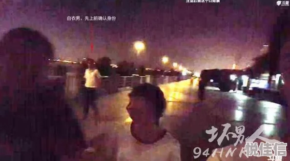 美女被扒开屁股进去视频曝光网络传播引发关注警方已介入调查